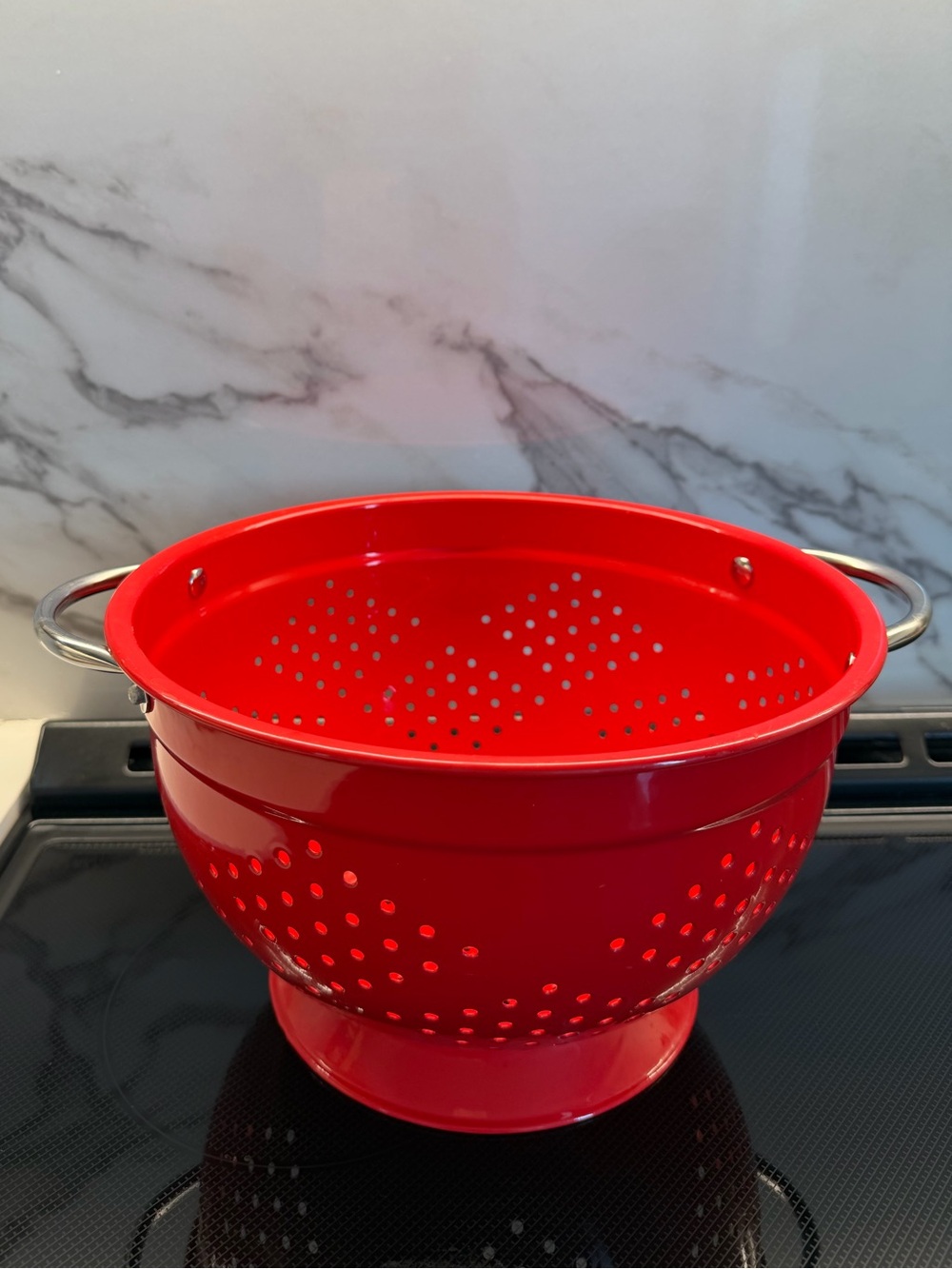 Red Stainless Steel Colander 10” Pasta Strainer Easy Grip Modern Kitchen
